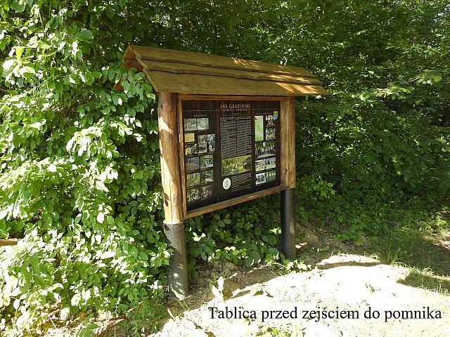 Las Grabinski- tablica przed zejściem do pomnika-1