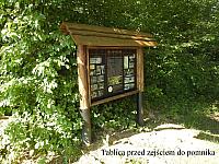 Las Grabinski- tablica przed zejściem do pomnika-1